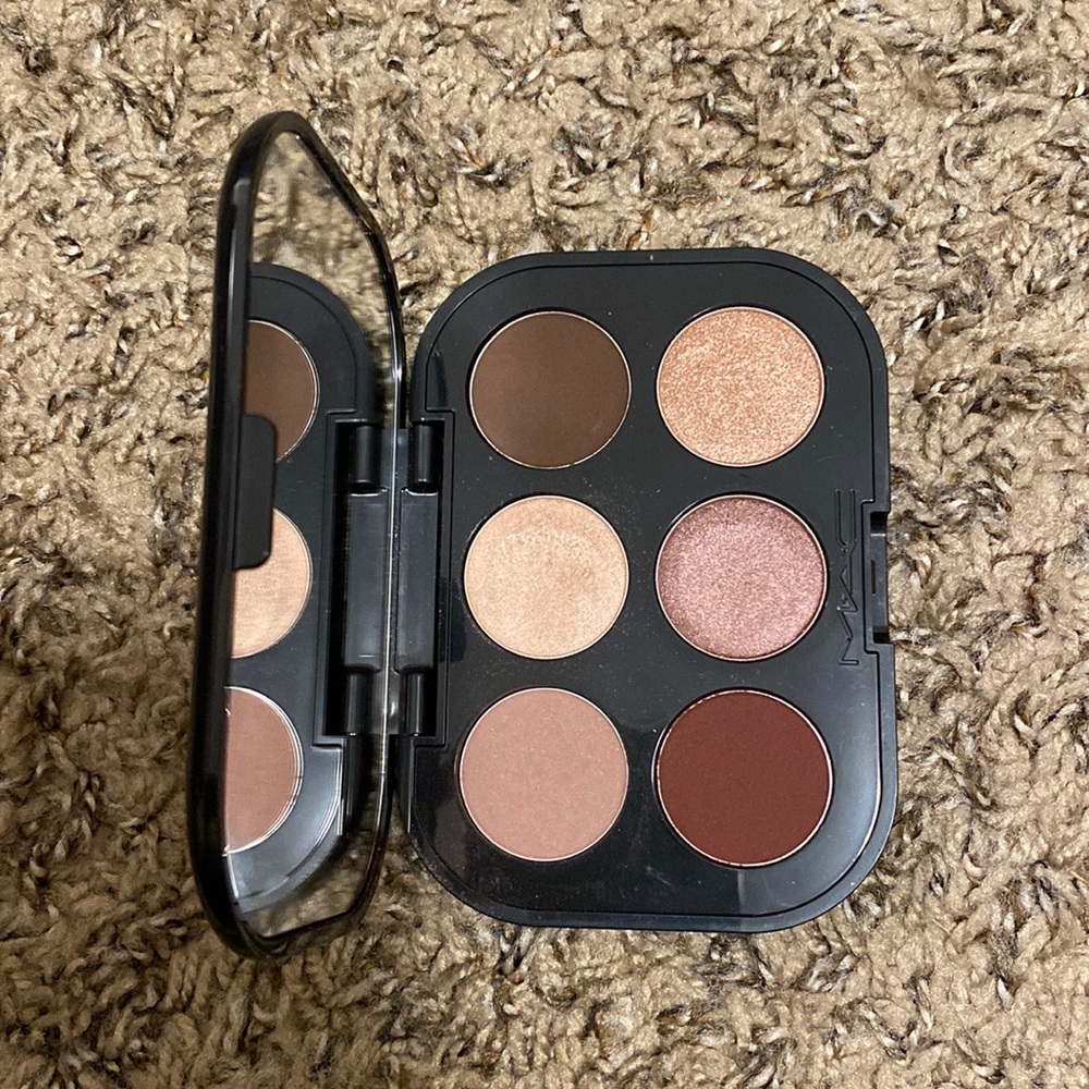 MAC Connect in Color Eyeshadow Palette Embedded in Burgundy